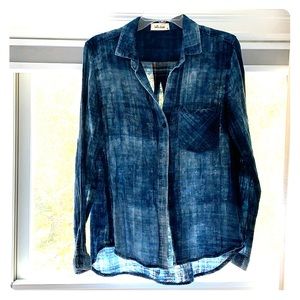 Bella Dahl soft distressed shirt
